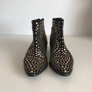 vince camuto edenny studded pointy toe bootie